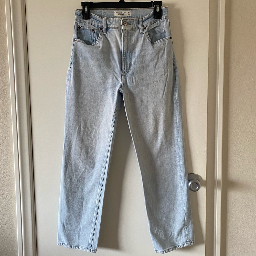 Abercrombie & Fitch Light Wash High Rise Ankle Straight Jeans, 27‎